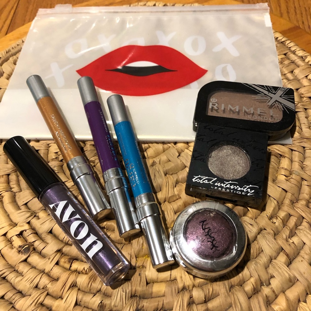 Lips 👄 Makeup bundle because of this bag! Inside all shadows!